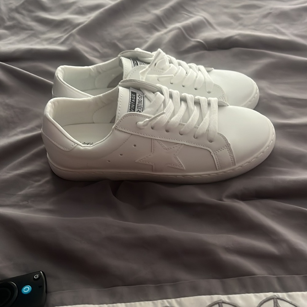 Brand new - never worn - white sneakers size 7.5 - Picture 4 of 6